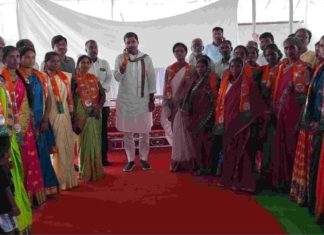 आमदार बंटी भांगडिया यांच्या विकास कार्यावर विश्वास ठेवत चिमूर तालुक्यांतील अनेकांचा भाजप प्रवेश