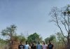 डोनी फाट्याजवळील धोकादायक खड्डे स्वराज्य स्वाभिमानी संघटनेकडून बुजविण्याचा उपक्रम